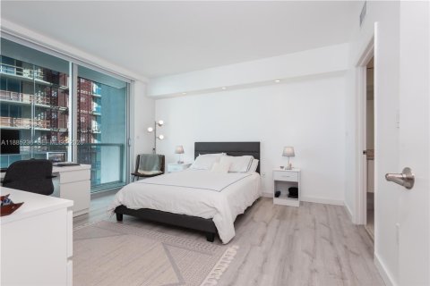 Condo in Miami, Florida, 2 bedrooms  № 2369777 - photo 12