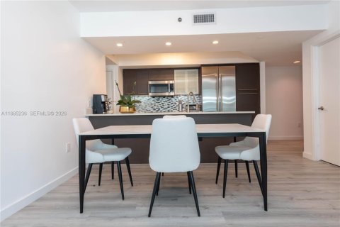 Condo in Miami, Florida, 2 bedrooms  № 2369777 - photo 3