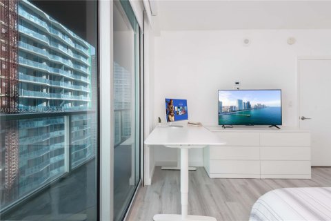 Condo in Miami, Florida, 2 bedrooms  № 2369777 - photo 21