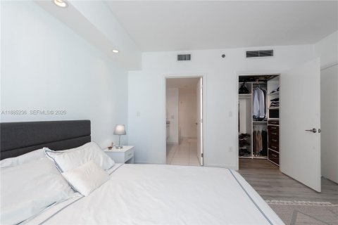 Condo in Miami, Florida, 2 bedrooms  № 2369777 - photo 14