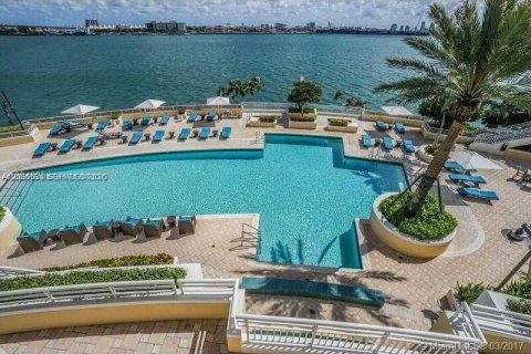 Condo in Miami, Florida, 3 bedrooms  № 2392107 - photo 3