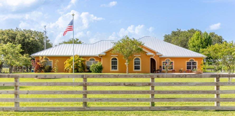 Casa en Okeechobee, Florida 3 dormitorios, 332.4 m2 № 2248509