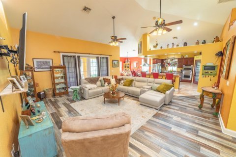 Casa en venta en Okeechobee, Florida, 3 dormitorios, 332.4 m2 № 2248509 - foto 7