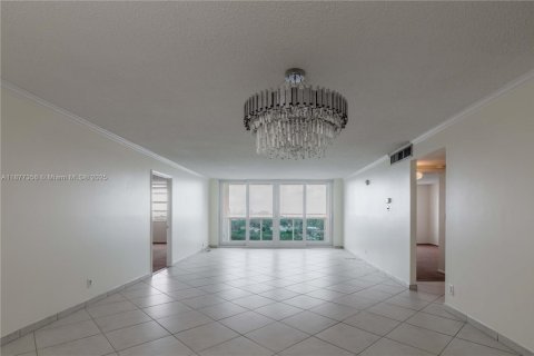 Снять в аренду кондоминиум в Майами-Бич, Флорида 2 спальни, 123.19м2, № 1924169 - фото 7