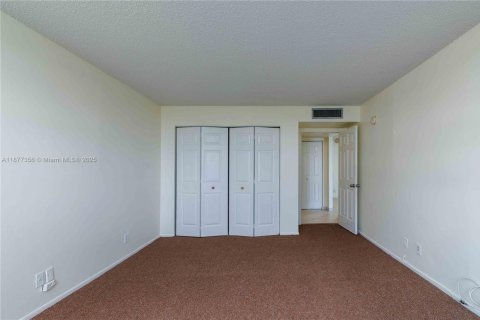 Снять в аренду кондоминиум в Майами-Бич, Флорида 2 спальни, 123.19м2, № 1924169 - фото 29