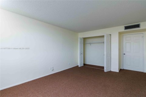 Снять в аренду кондоминиум в Майами-Бич, Флорида 2 спальни, 123.19м2, № 1924169 - фото 30