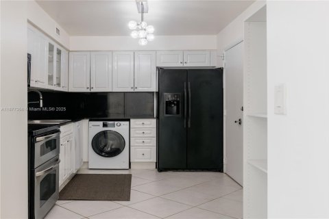 Снять в аренду кондоминиум в Майами-Бич, Флорида 2 спальни, 123.19м2, № 1924169 - фото 4