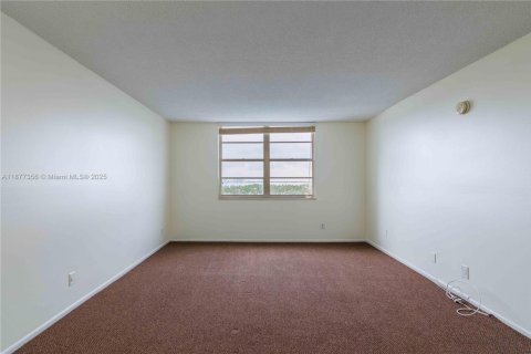 Снять в аренду кондоминиум в Майами-Бич, Флорида 2 спальни, 123.19м2, № 1924169 - фото 25