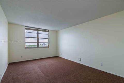 Снять в аренду кондоминиум в Майами-Бич, Флорида 2 спальни, 123.19м2, № 1924169 - фото 26