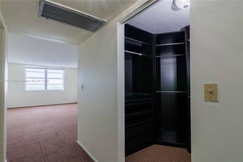 Снять в аренду кондоминиум в Майами-Бич, Флорида 2 спальни, 123.19м2, № 1924169 - фото 22