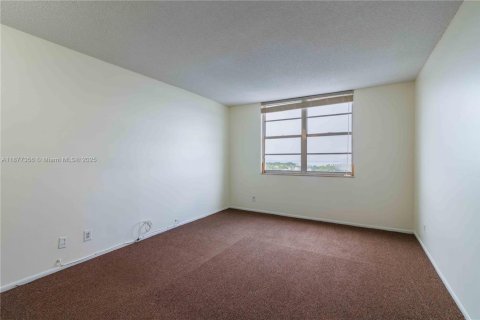 Снять в аренду кондоминиум в Майами-Бич, Флорида 2 спальни, 123.19м2, № 1924169 - фото 28