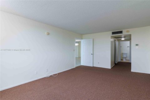 Снять в аренду кондоминиум в Майами-Бич, Флорида 2 спальни, 123.19м2, № 1924169 - фото 18