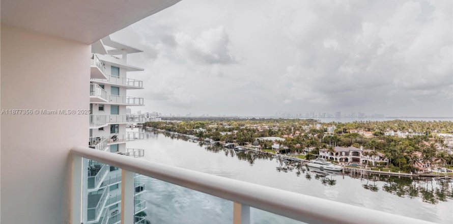 Кондоминиум с 2 спальнями в Майами-Бич, Флорида № 1924169