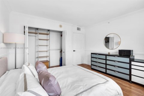 Condo in Miami, Florida, 1 bedroom  № 2264903 - photo 12
