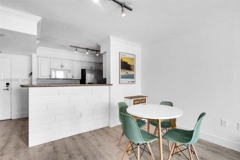 Condo in Miami, Florida, 1 bedroom  № 2264903 - photo 6