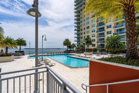 Condo in Miami, Florida, 1 bedroom  № 2264903 - photo 29