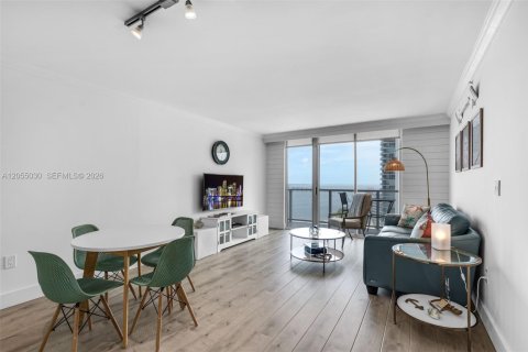 Condo in Miami, Florida, 1 bedroom  № 2264903 - photo 3