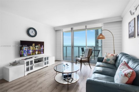 Condo in Miami, Florida, 1 bedroom  № 2264903 - photo 4