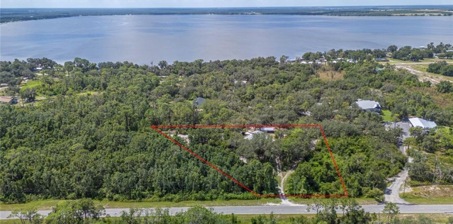 Casa en Frostproof, Florida 5 dormitorios, 217.95 m2 № 1919191