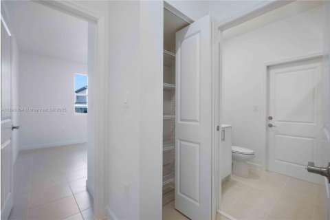 Снять в аренду квартиру в Майами, Флорида 1 спальня, № 1945226 - фото 9