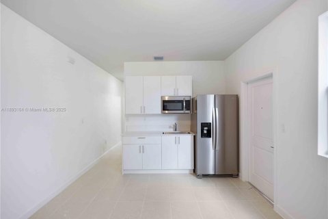 Снять в аренду квартиру в Майами, Флорида 1 спальня, № 1945226 - фото 4