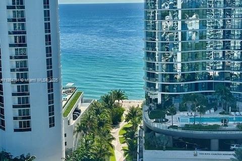 Condominio en venta en Sunny Isles Beach, Florida, 2 dormitorios, 141.3 m2 № 1892785 - foto 29