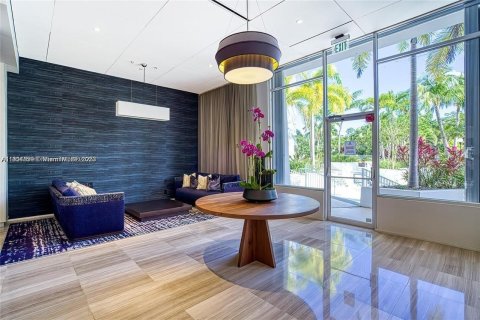 Condo in Sunny Isles Beach, Florida, 2 bedrooms  № 1892785 - photo 17