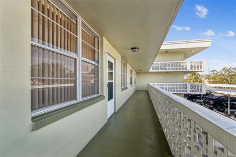 Condominio en venta en Saint Petersburg, Florida, 2 dormitorios, 96.15 m2 № 2102832 - foto 3