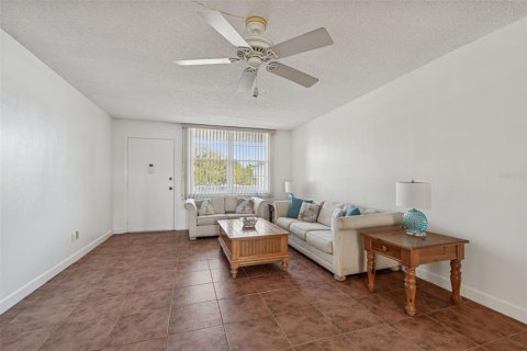 Condominio en venta en Saint Petersburg, Florida, 2 dormitorios, 96.15 m2 № 2102832 - foto 9