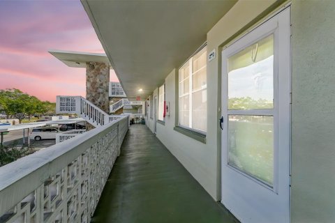Condominio en venta en Saint Petersburg, Florida, 2 dormitorios, 96.15 m2 № 2102832 - foto 1