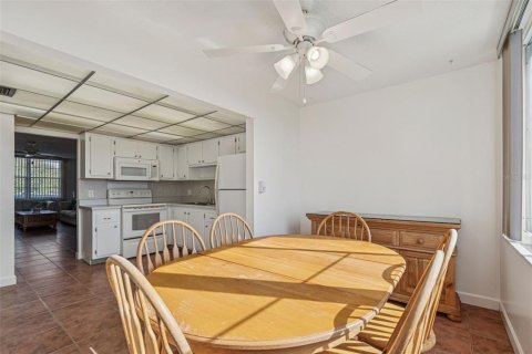 Condominio en venta en Saint Petersburg, Florida, 2 dormitorios, 96.15 m2 № 2102832 - foto 18