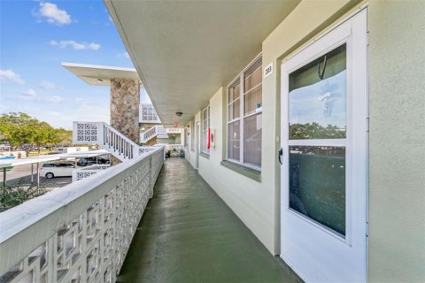Condominio en venta en Saint Petersburg, Florida, 2 dormitorios, 96.15 m2 № 2102832 - foto 2
