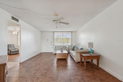 Condominio en venta en Saint Petersburg, Florida, 2 dormitorios, 96.15 m2 № 2102832 - foto 10