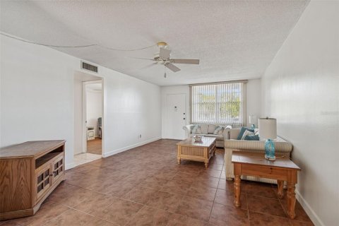 Condominio en venta en Saint Petersburg, Florida, 2 dormitorios, 96.15 m2 № 2102832 - foto 11