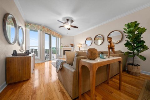 Townhouse in Oldsmar, Florida 3 bedrooms, 170.38 sq.m. № 2226010 - photo 14