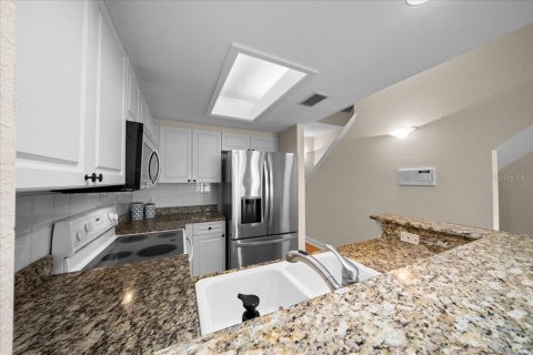 Townhouse in Oldsmar, Florida 3 bedrooms, 170.38 sq.m. № 2226010 - photo 10