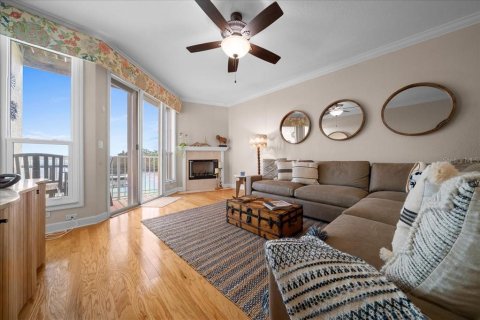 Townhouse in Oldsmar, Florida 3 bedrooms, 170.38 sq.m. № 2226010 - photo 15