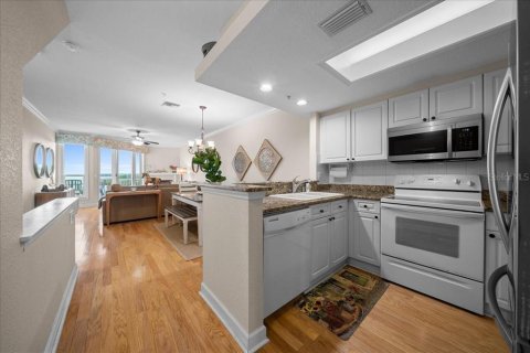 Townhouse in Oldsmar, Florida 3 bedrooms, 170.38 sq.m. № 2226010 - photo 7