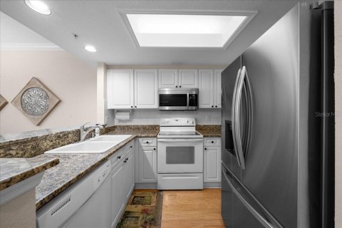 Townhouse in Oldsmar, Florida 3 bedrooms, 170.38 sq.m. № 2226010 - photo 8