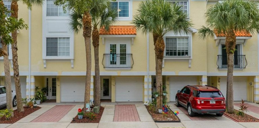 Townhouse in Oldsmar, Florida 3 bedrooms, 170.38 sq.m. № 2226010