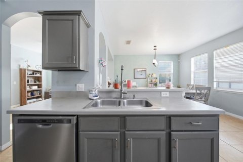 Townhouse in Saint Cloud, Florida 3 bedrooms, 170.94 sq.m. № 2419859 - photo 11