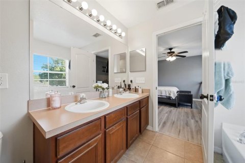 Townhouse in Saint Cloud, Florida 3 bedrooms, 170.94 sq.m. № 2419859 - photo 18