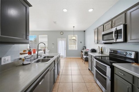 Townhouse in Saint Cloud, Florida 3 bedrooms, 170.94 sq.m. № 2419859 - photo 10