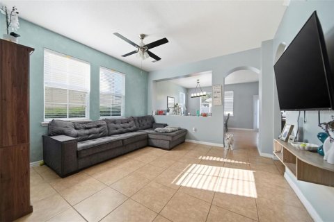 Townhouse in Saint Cloud, Florida 3 bedrooms, 170.94 sq.m. № 2419859 - photo 6