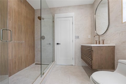 House in Miami, Florida 4 bedrooms, 304.72 sq.m. № 2069722 - photo 17