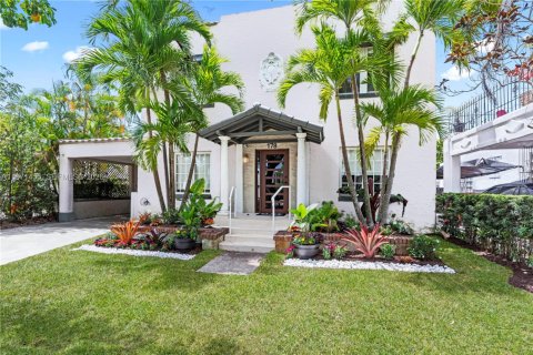 House in Miami, Florida 4 bedrooms, 304.72 sq.m. № 2069722 - photo 2