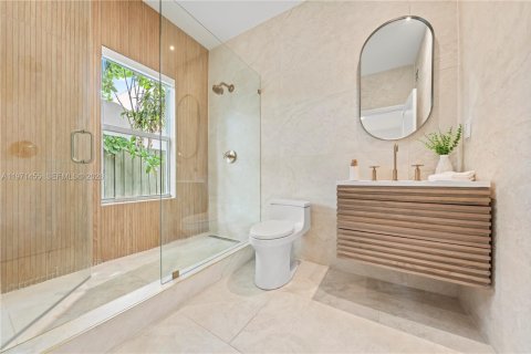 House in Miami, Florida 4 bedrooms, 304.72 sq.m. № 2069722 - photo 10