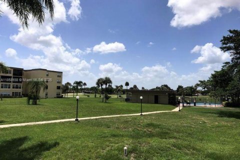 Condo in Boca Raton, Florida, 1 bedroom  № 1886526 - photo 16