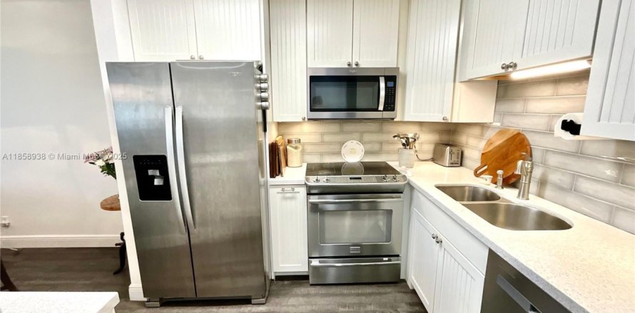 Condo in Boca Raton, Florida, 1 bedroom № 1886526