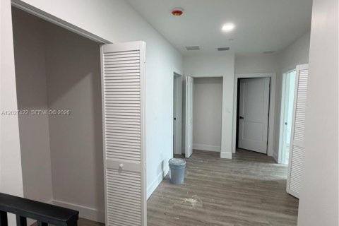 Immobilier commercial à vendre à Miami, Floride: 703.27 m2 № 2257663 - photo 11